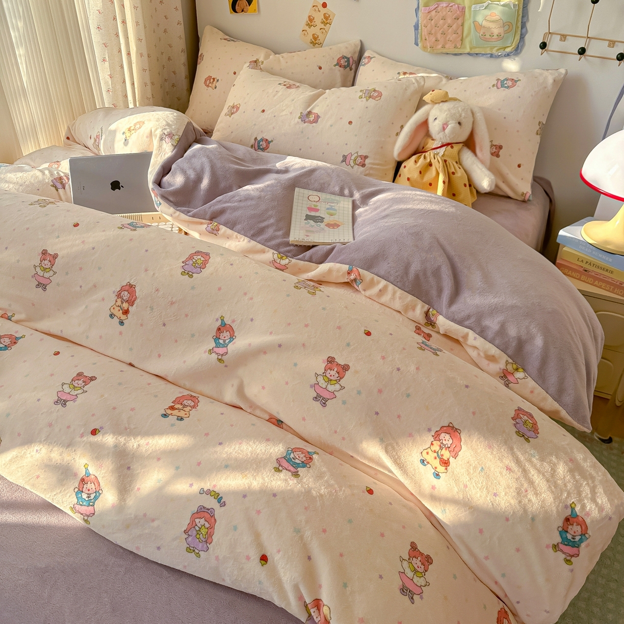 91家纺网 家纺一手货源 找家纺 韩巢家纺 2025新款高克重牛奶绒四件套冬季绒床品被套床单三件套 奶糖少女