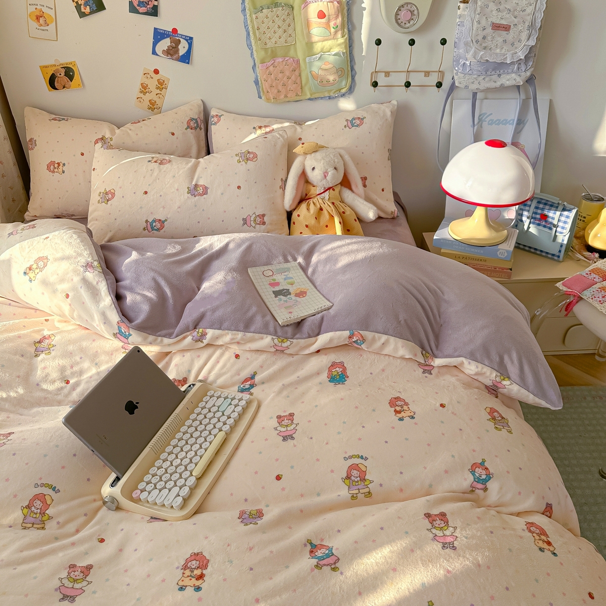 91家纺网 家纺一手货源 找家纺 韩巢家纺 2025新款高克重牛奶绒四件套冬季绒床品被套床单三件套 奶糖少女