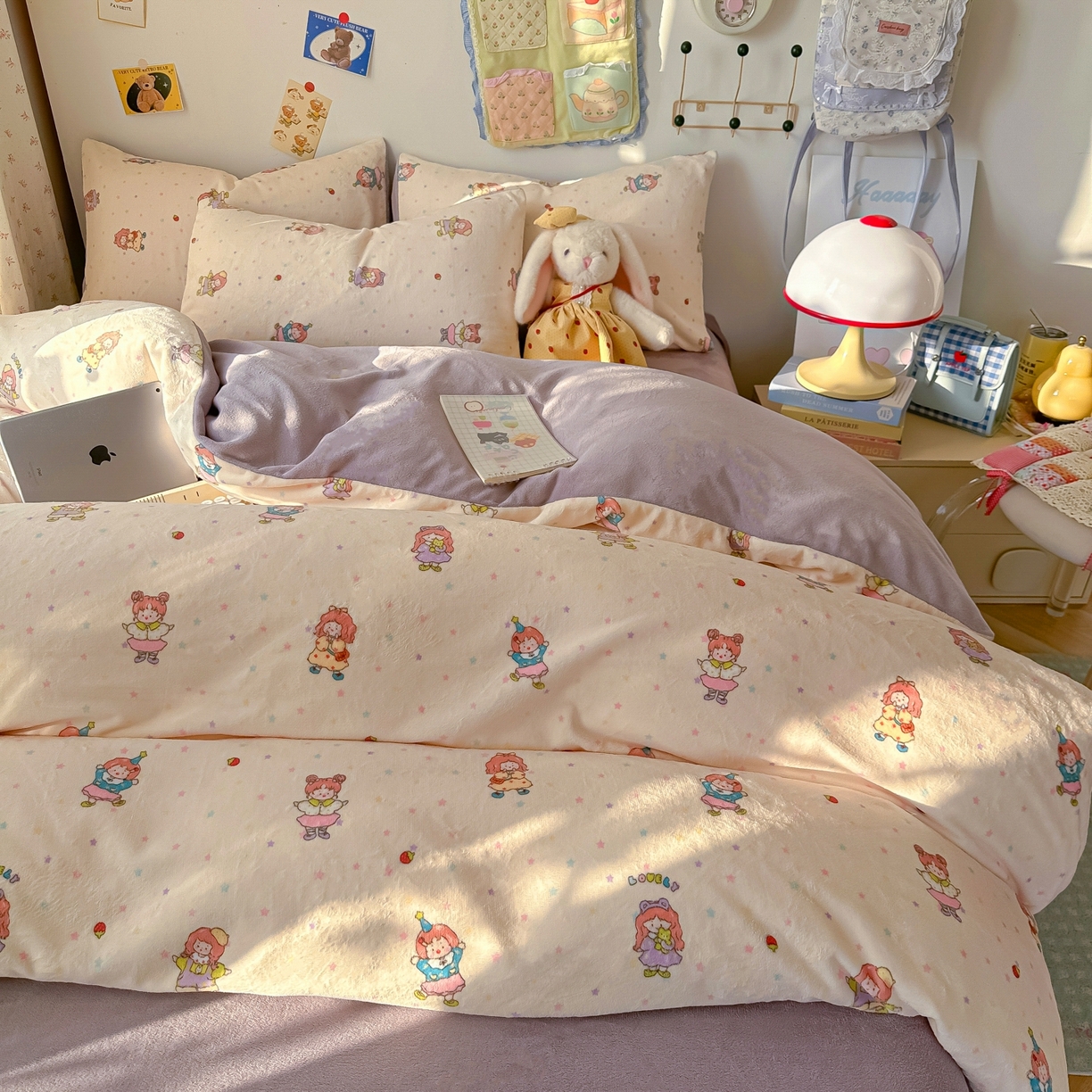 91家纺网 家纺一手货源 找家纺 韩巢家纺 2025新款高克重牛奶绒四件套冬季绒床品被套床单三件套 奶糖少女