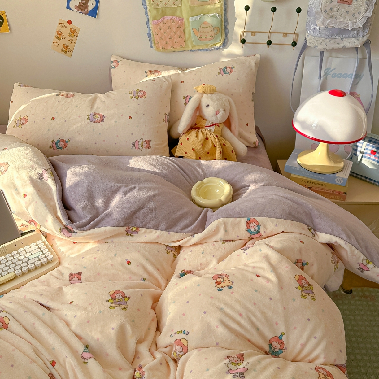 91家纺网 家纺一手货源 找家纺 韩巢家纺 2025新款高克重牛奶绒四件套冬季绒床品被套床单三件套 奶糖少女