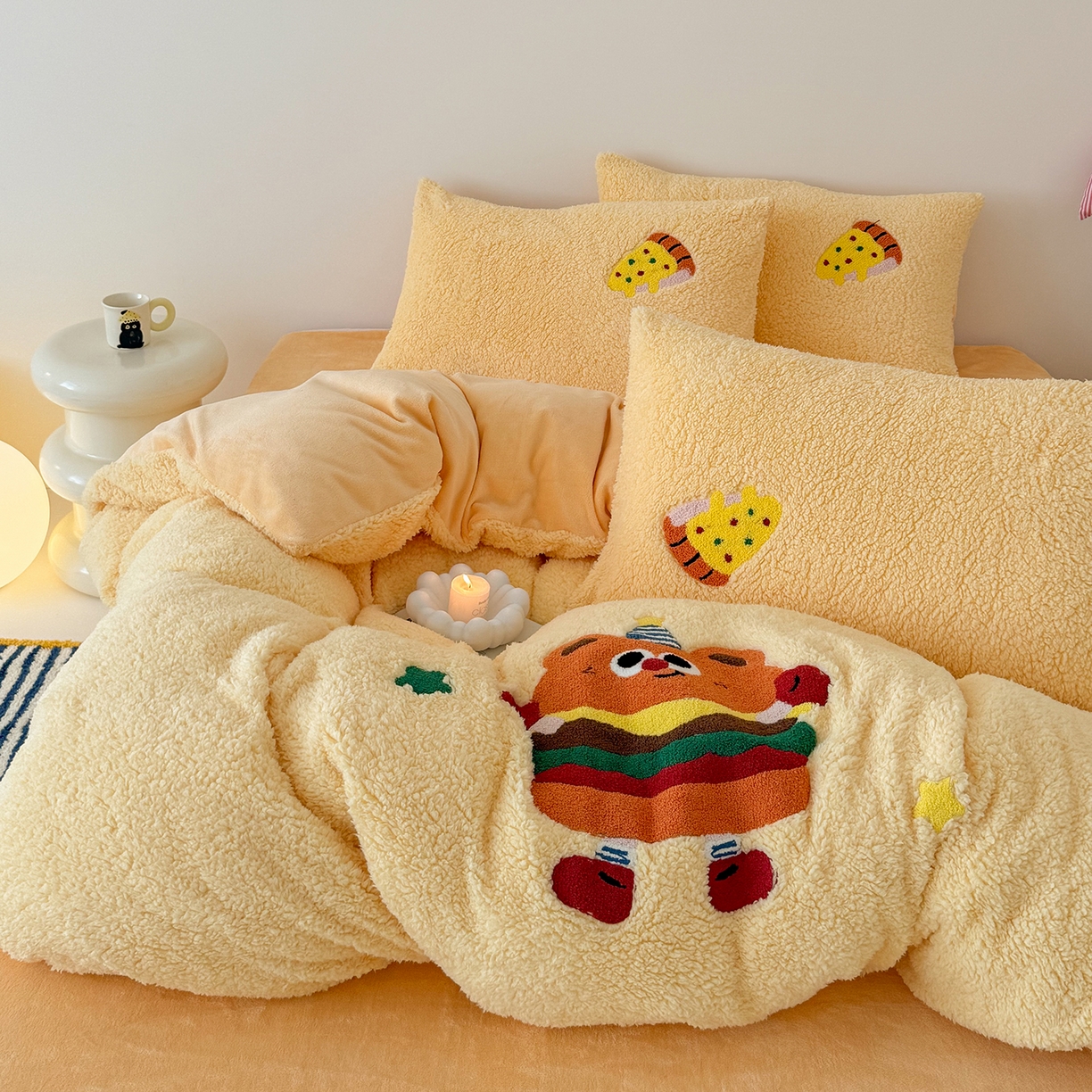 91家纺网 家纺一手货源 找家纺 乐坊 2025新款小阪羊羔绒牛奶绒卡通四件套冬季加厚保暖 汉堡-黄