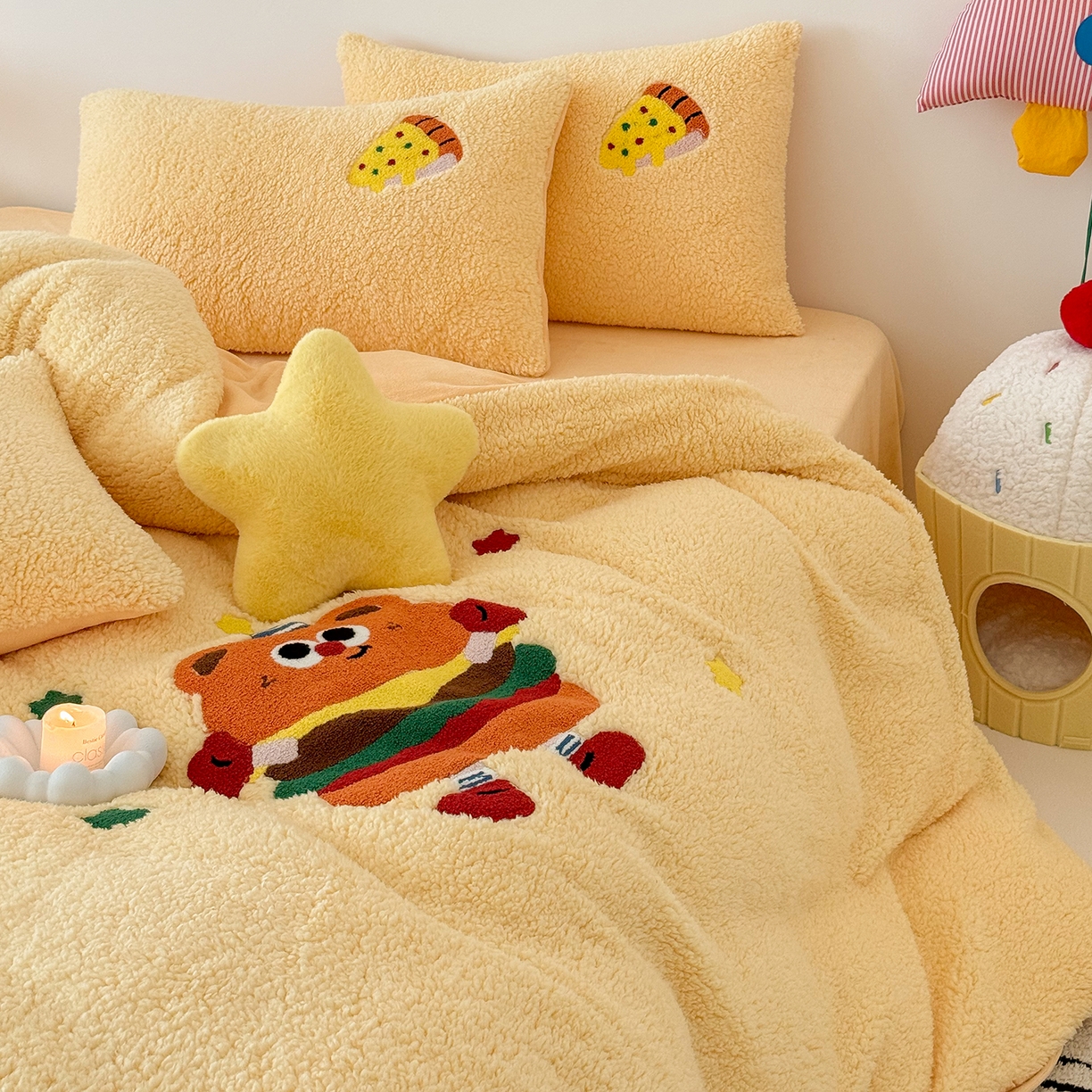 91家纺网 家纺一手货源 找家纺 乐坊 2025新款小阪羊羔绒牛奶绒卡通四件套冬季加厚保暖 汉堡-黄