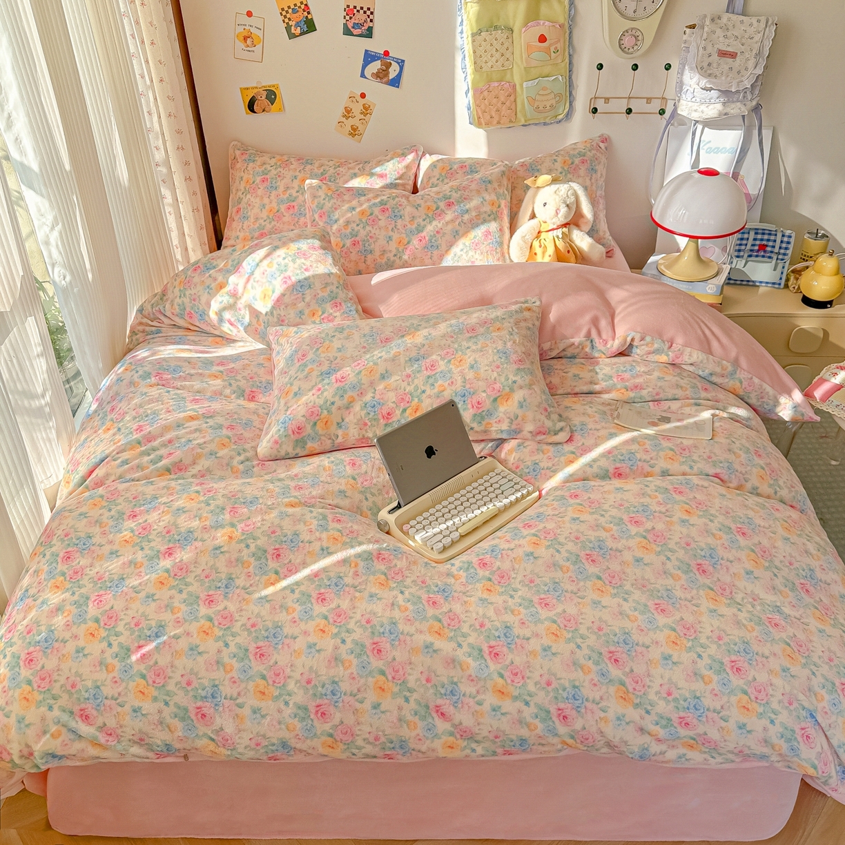 91家纺网 家纺一手货源 找家纺 韩巢家纺 2025新款高克重牛奶绒四件套冬季绒床品被套床单三件套 蔷薇语