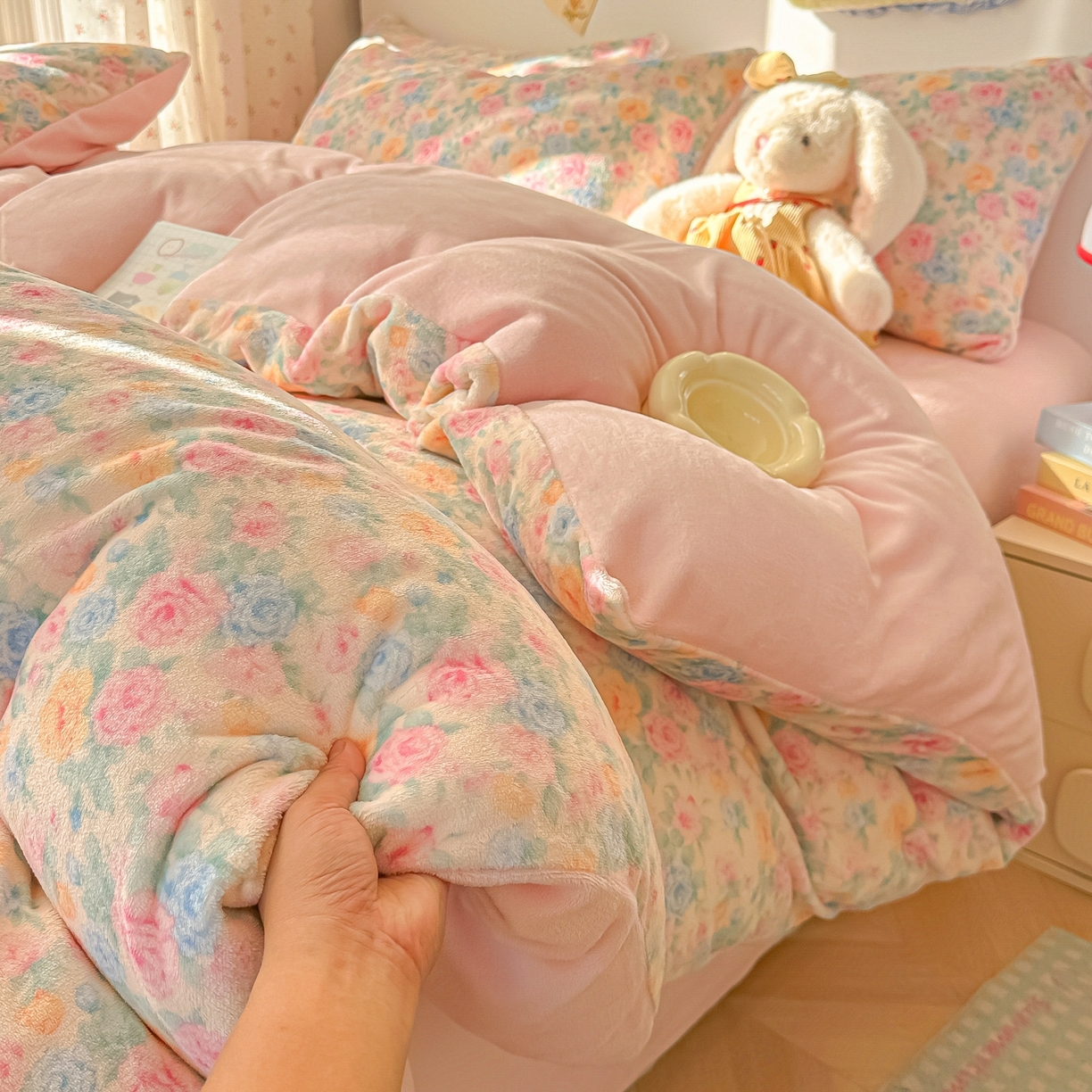 91家纺网 家纺一手货源 找家纺 韩巢家纺 2025新款高克重牛奶绒四件套冬季绒床品被套床单三件套 蔷薇语