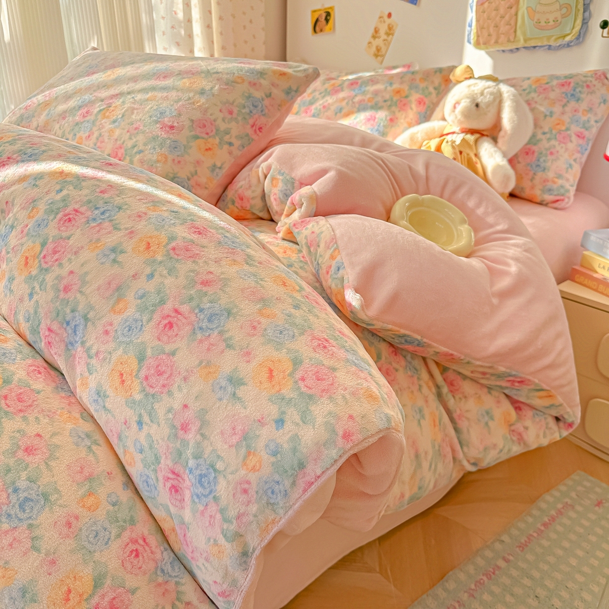 韩巢家纺 2025新款高克重牛奶绒四件套冬季绒床品被套床单三件套 蔷薇语