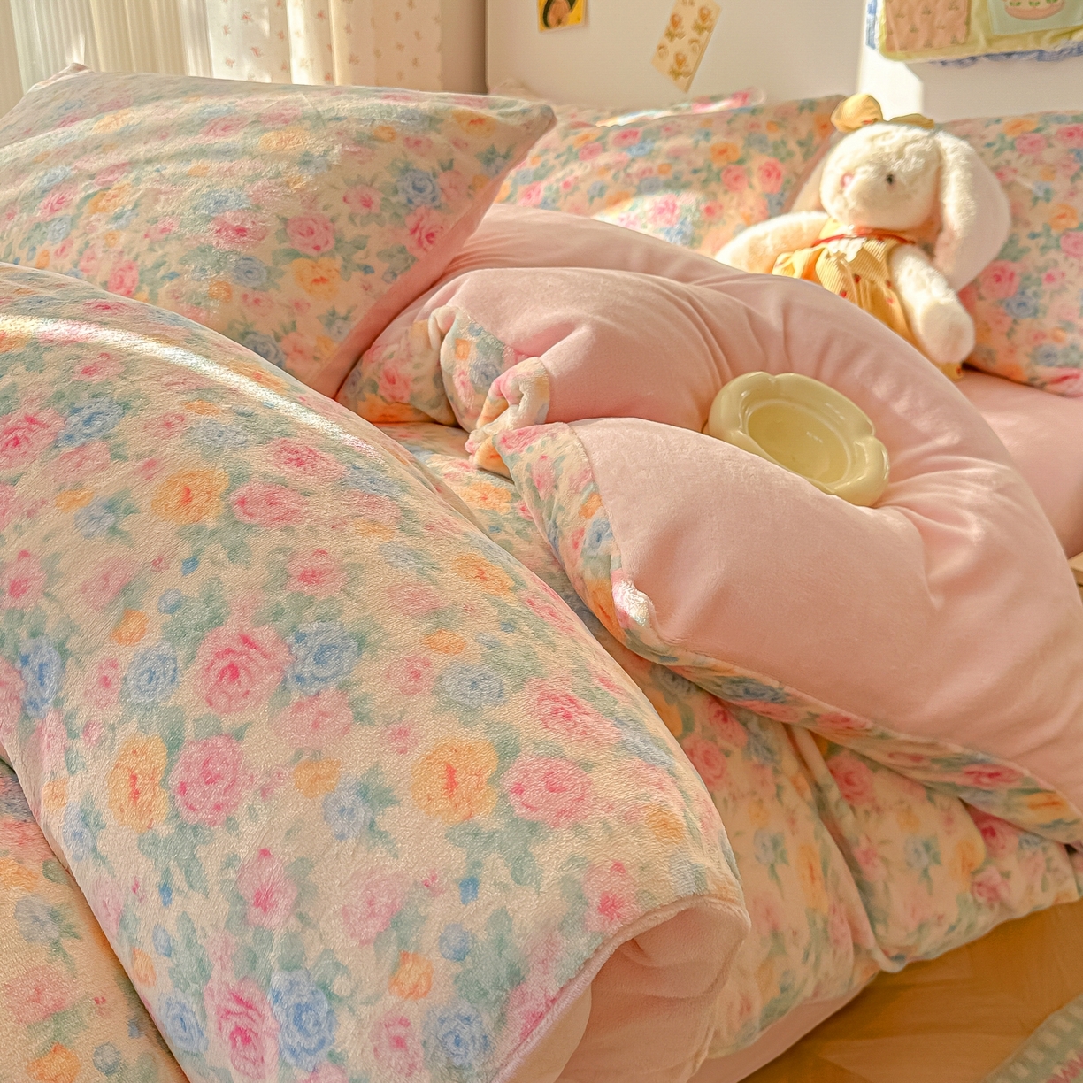 91家纺网 家纺一手货源 找家纺 韩巢家纺 2025新款高克重牛奶绒四件套冬季绒床品被套床单三件套 蔷薇语