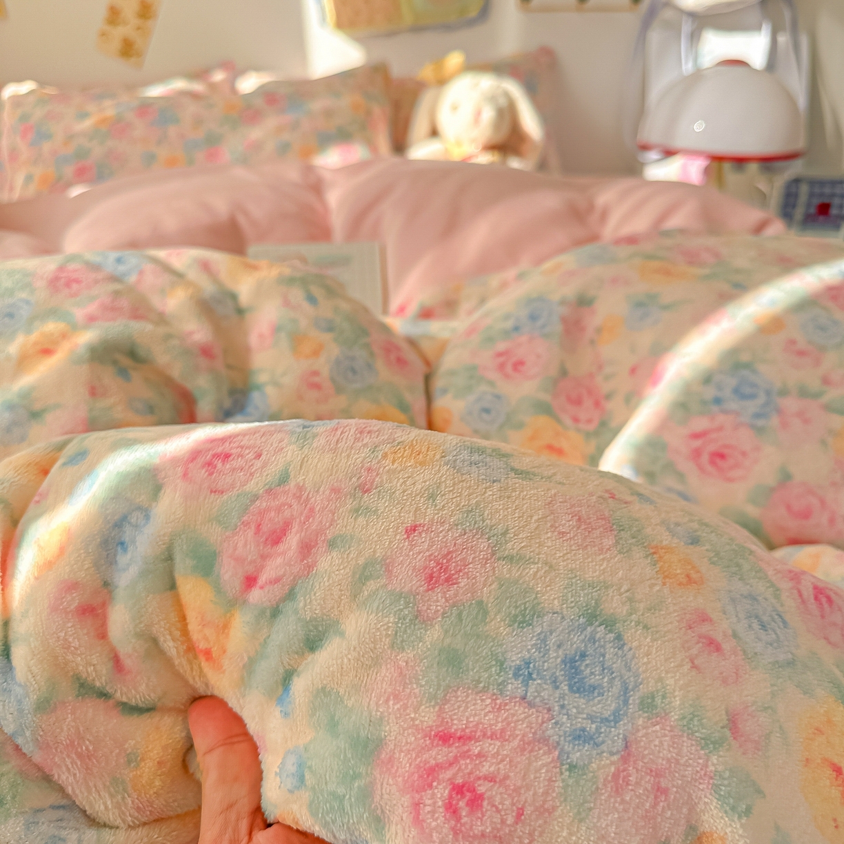 91家纺网 家纺一手货源 找家纺 韩巢家纺 2025新款高克重牛奶绒四件套冬季绒床品被套床单三件套 蔷薇语