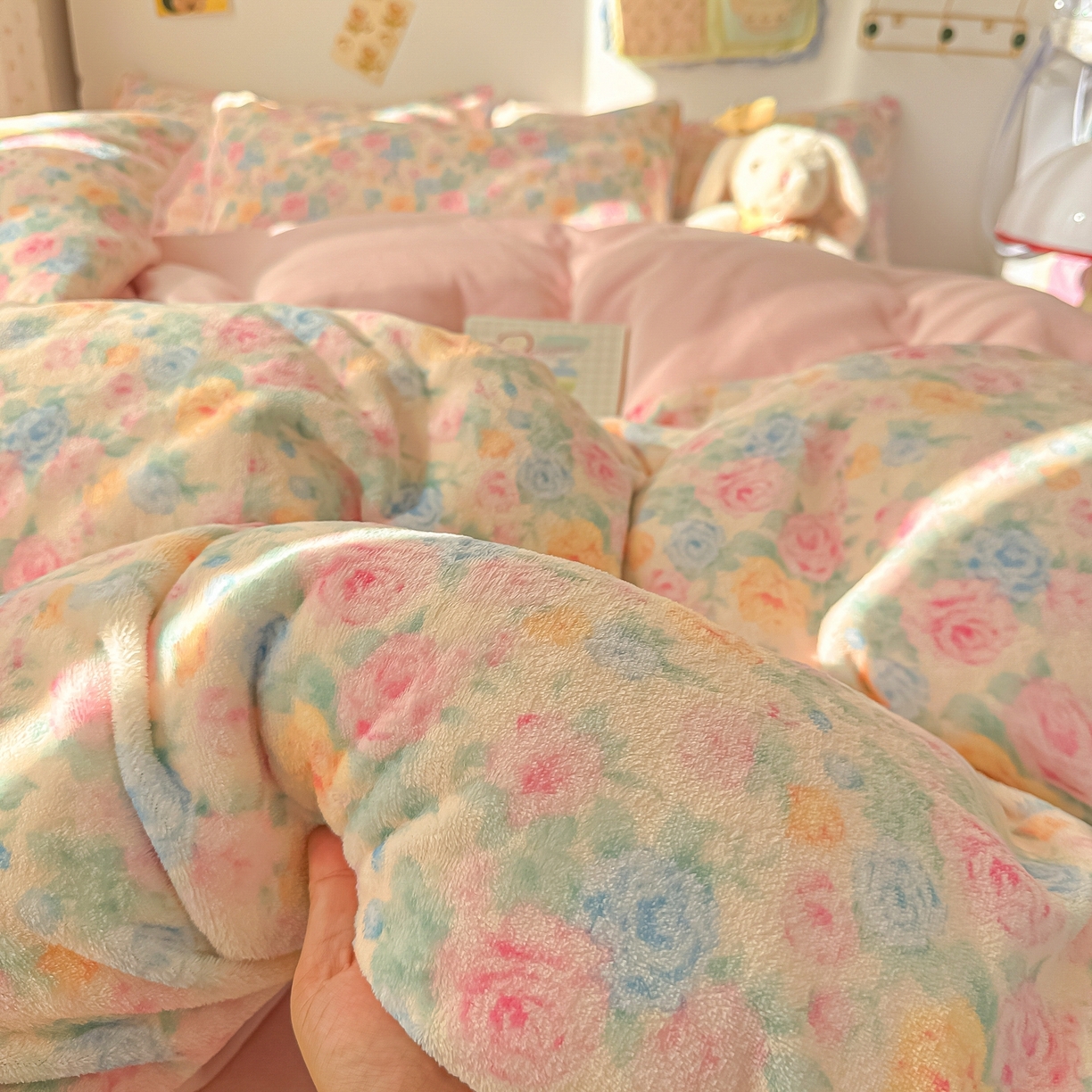 91家纺网 家纺一手货源 找家纺 韩巢家纺 2025新款高克重牛奶绒四件套冬季绒床品被套床单三件套 蔷薇语