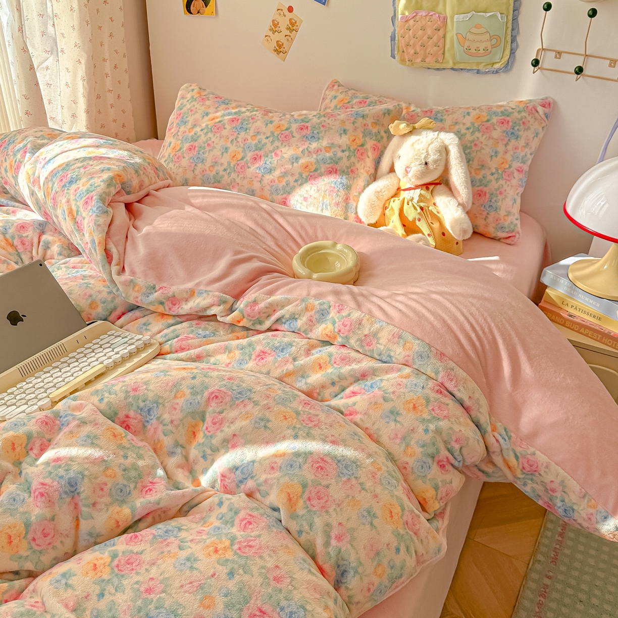 91家纺网 家纺一手货源 找家纺 韩巢家纺 2025新款高克重牛奶绒四件套冬季绒床品被套床单三件套 蔷薇语