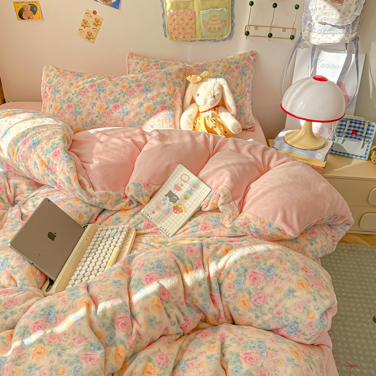 91家纺网 家纺一手货源 找家纺 韩巢家纺 2025新款高克重牛奶绒四件套冬季绒床品被套床单三件套 蔷薇语