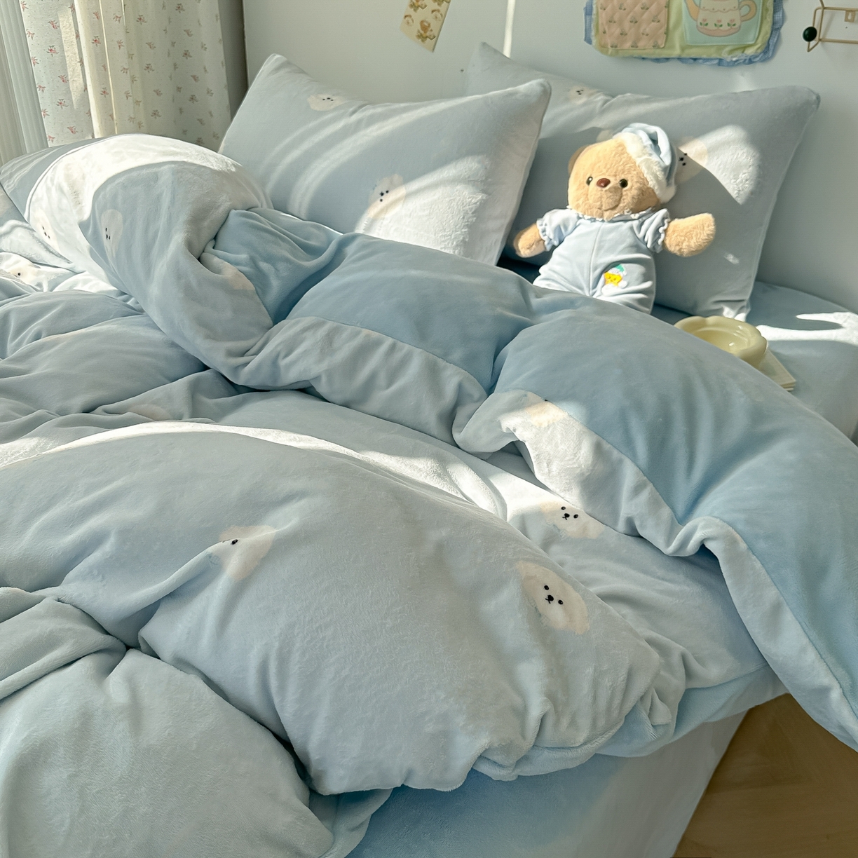 91家纺网 家纺一手货源 找家纺 韩巢家纺 2025新款高克重牛奶绒四件套冬季绒床品被套床单三件套 绒绒小狗-蓝