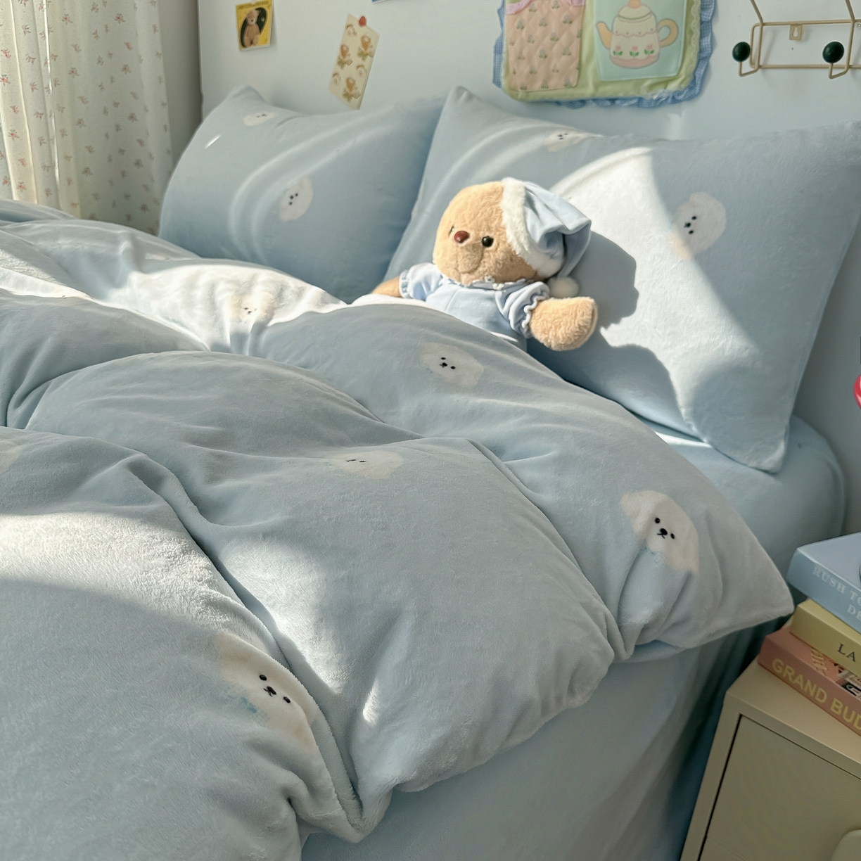 91家纺网 家纺一手货源 找家纺 韩巢家纺 2025新款高克重牛奶绒四件套冬季绒床品被套床单三件套 绒绒小狗-蓝