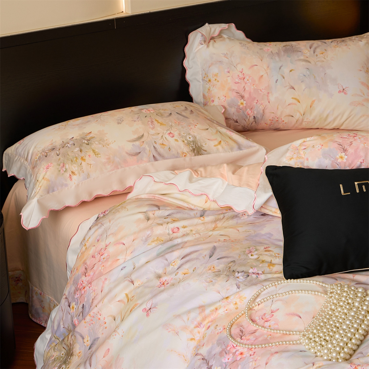 91家纺网 家纺一手货源 找家纺 蓝米卡夫 2025秋冬-A类全棉50S*50S双股磨毛数码印花绣边款（礼盒包装）提供买家秀 浮生若棠