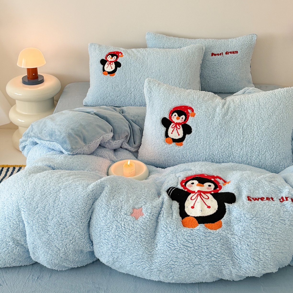 91家纺网 家纺一手货源 找家纺 乐坊 2025新款小阪羊羔绒牛奶绒卡通四件套冬季加厚保暖 企鹅-蓝