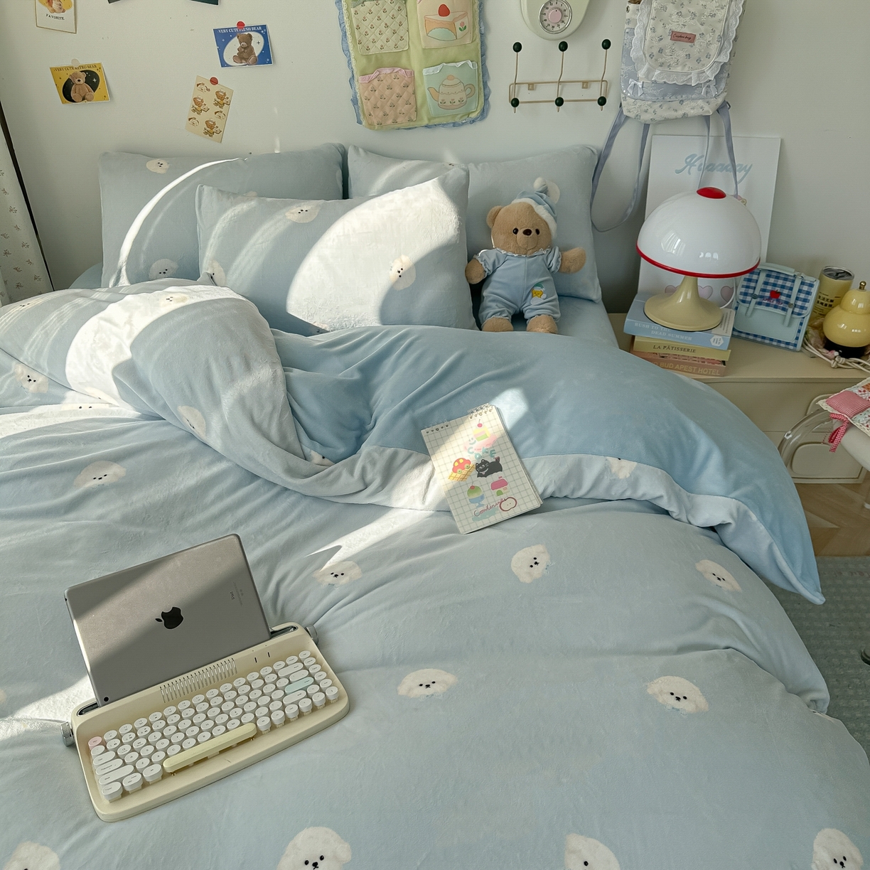 91家纺网 家纺一手货源 找家纺 韩巢家纺 2025新款高克重牛奶绒四件套冬季绒床品被套床单三件套 绒绒小狗-蓝