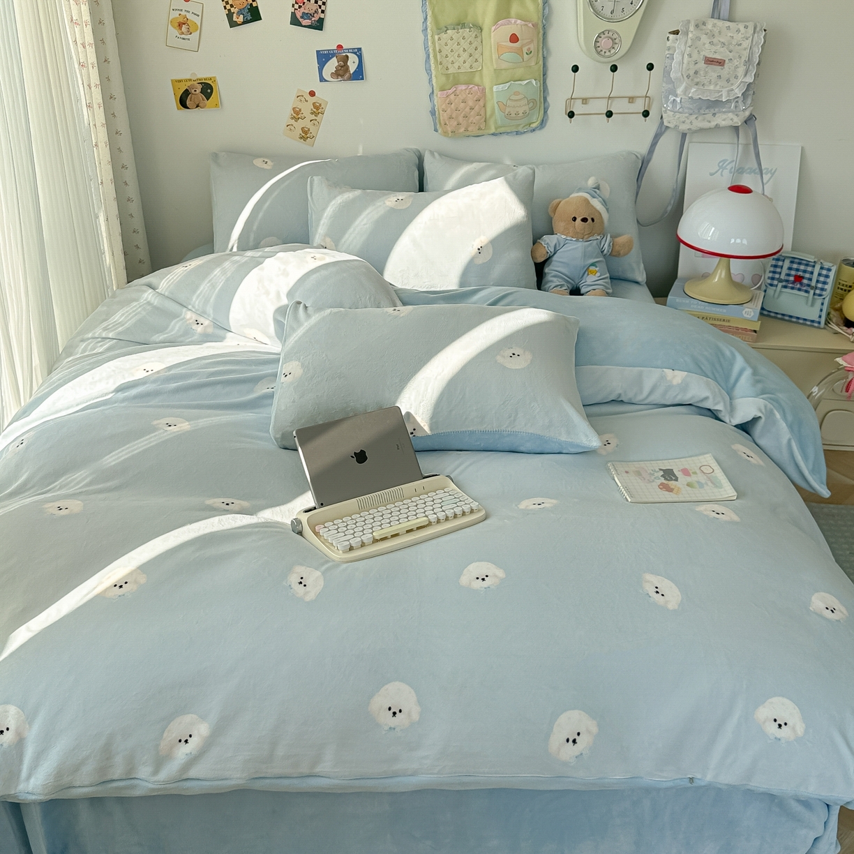 91家纺网 家纺一手货源 找家纺 韩巢家纺 2025新款高克重牛奶绒四件套冬季绒床品被套床单三件套 绒绒小狗-蓝