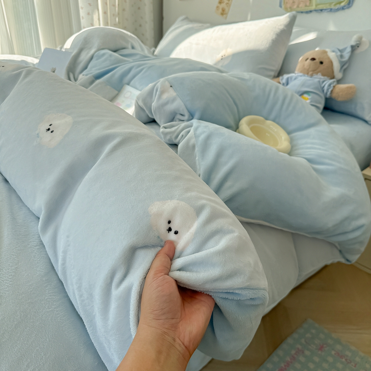 91家纺网 家纺一手货源 找家纺 韩巢家纺 2025新款高克重牛奶绒四件套冬季绒床品被套床单三件套 绒绒小狗-蓝