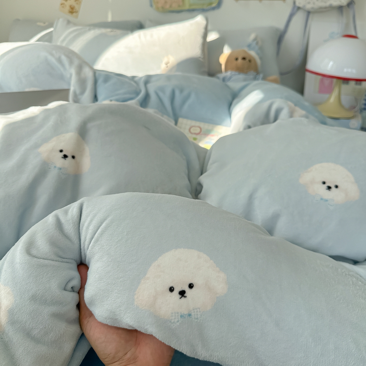 91家纺网 家纺一手货源 找家纺 韩巢家纺 2025新款高克重牛奶绒四件套冬季绒床品被套床单三件套 绒绒小狗-蓝