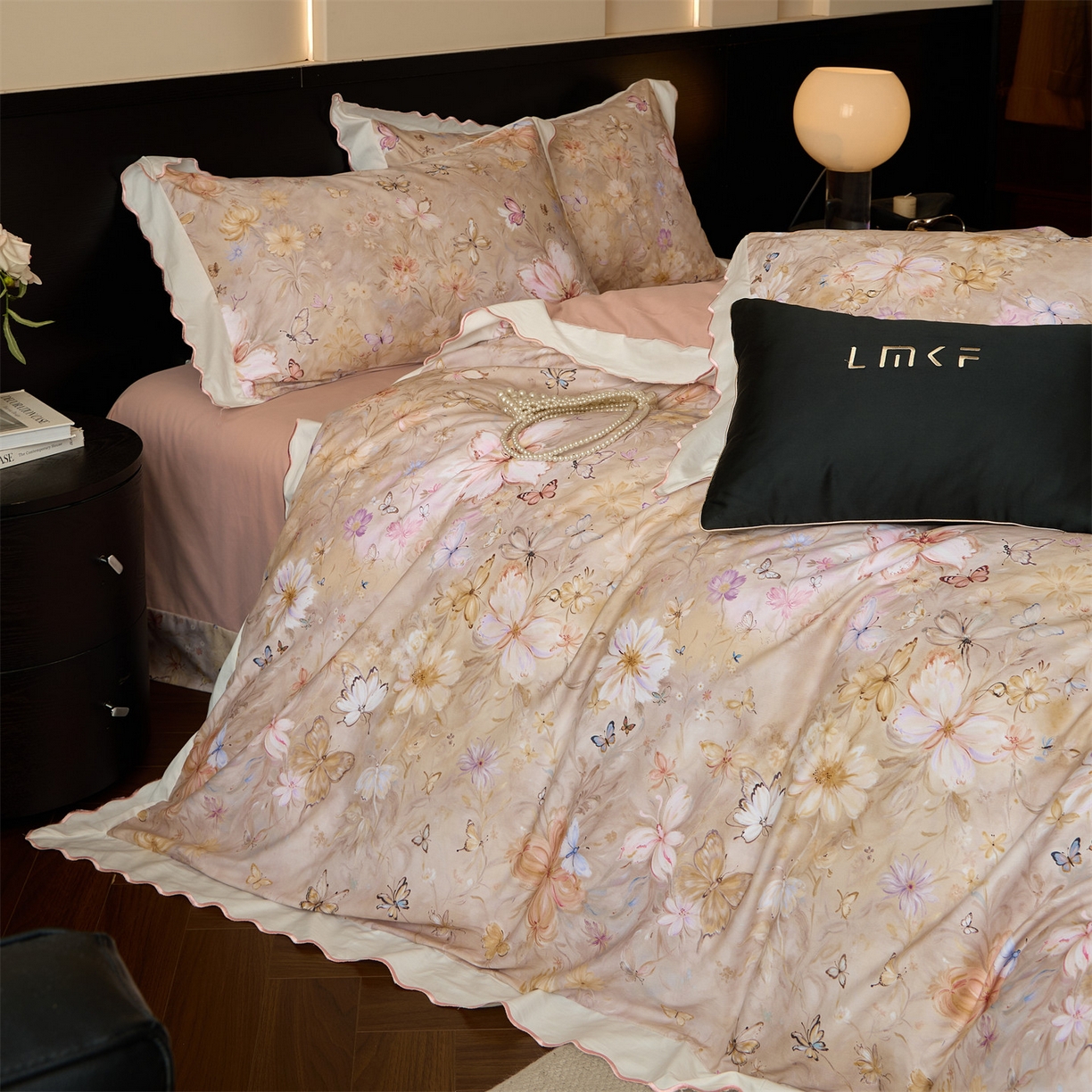 91家纺网 家纺一手货源 找家纺 蓝米卡夫 2025秋冬-A类全棉50S*50S双股磨毛数码印花绣边款（礼盒包装）提供买家秀 梦微