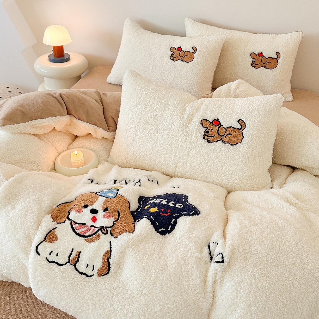 91家纺网 家纺一手货源 找家纺 乐坊 2025新款小阪羊羔绒牛奶绒卡通四件套冬季加厚保暖 星星小狗-白卡其