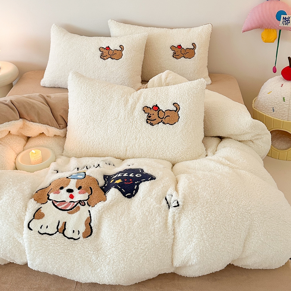 91家纺网 家纺一手货源 找家纺 乐坊 2025新款小阪羊羔绒牛奶绒卡通四件套冬季加厚保暖 星星小狗-白卡其