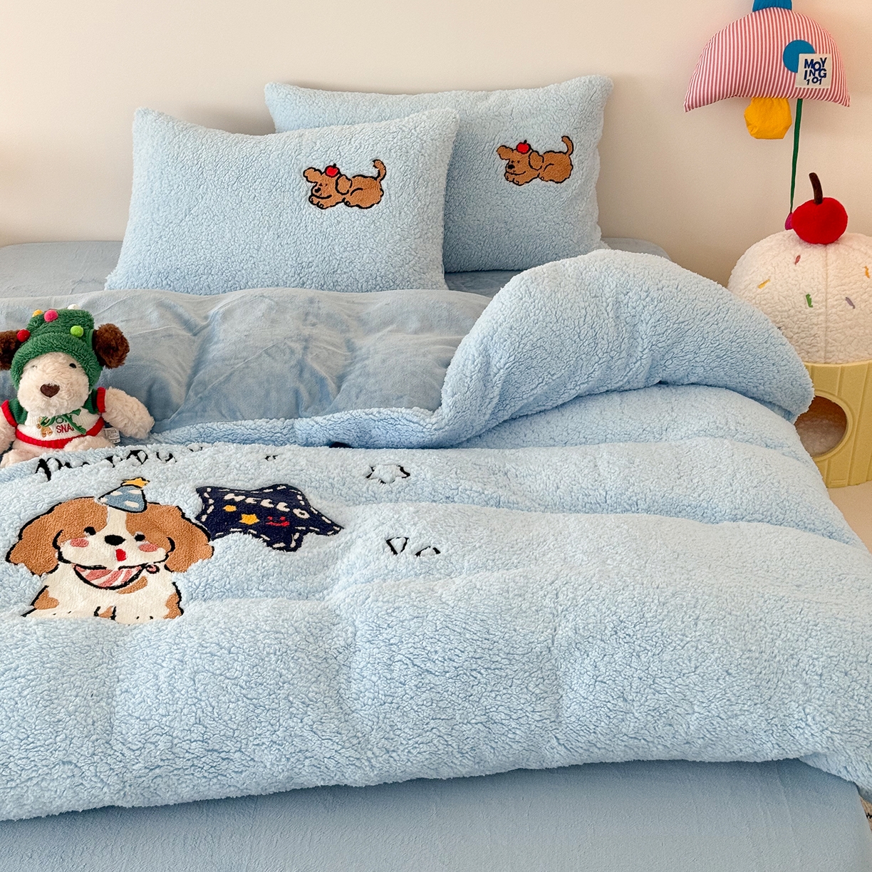 91家纺网 家纺一手货源 找家纺 乐坊 2025新款小阪羊羔绒牛奶绒卡通四件套冬季加厚保暖 星星小狗-蓝