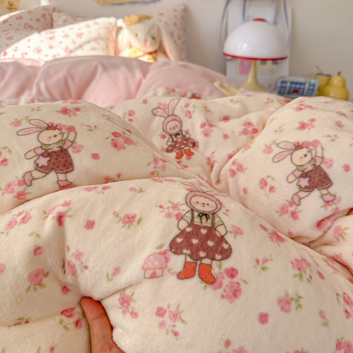 91家纺网 家纺一手货源 找家纺 韩巢家纺 2025新款高克重牛奶绒四件套冬季绒床品被套床单三件套 小免舞