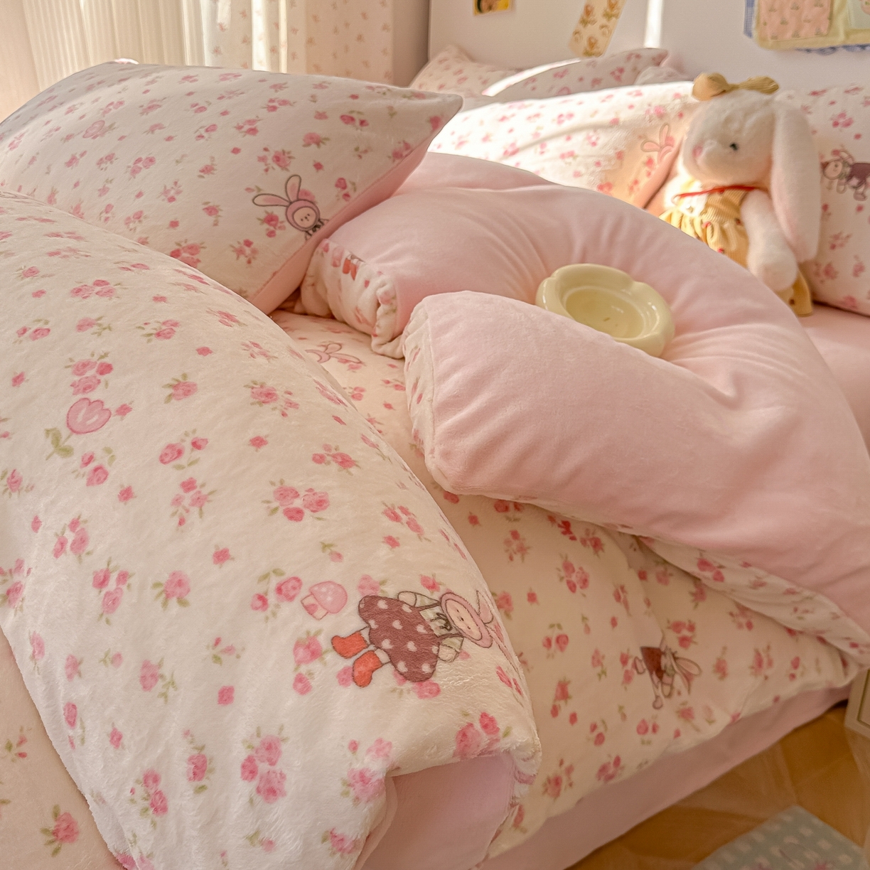 91家纺网 家纺一手货源 找家纺 韩巢家纺 2025新款高克重牛奶绒四件套冬季绒床品被套床单三件套 小免舞