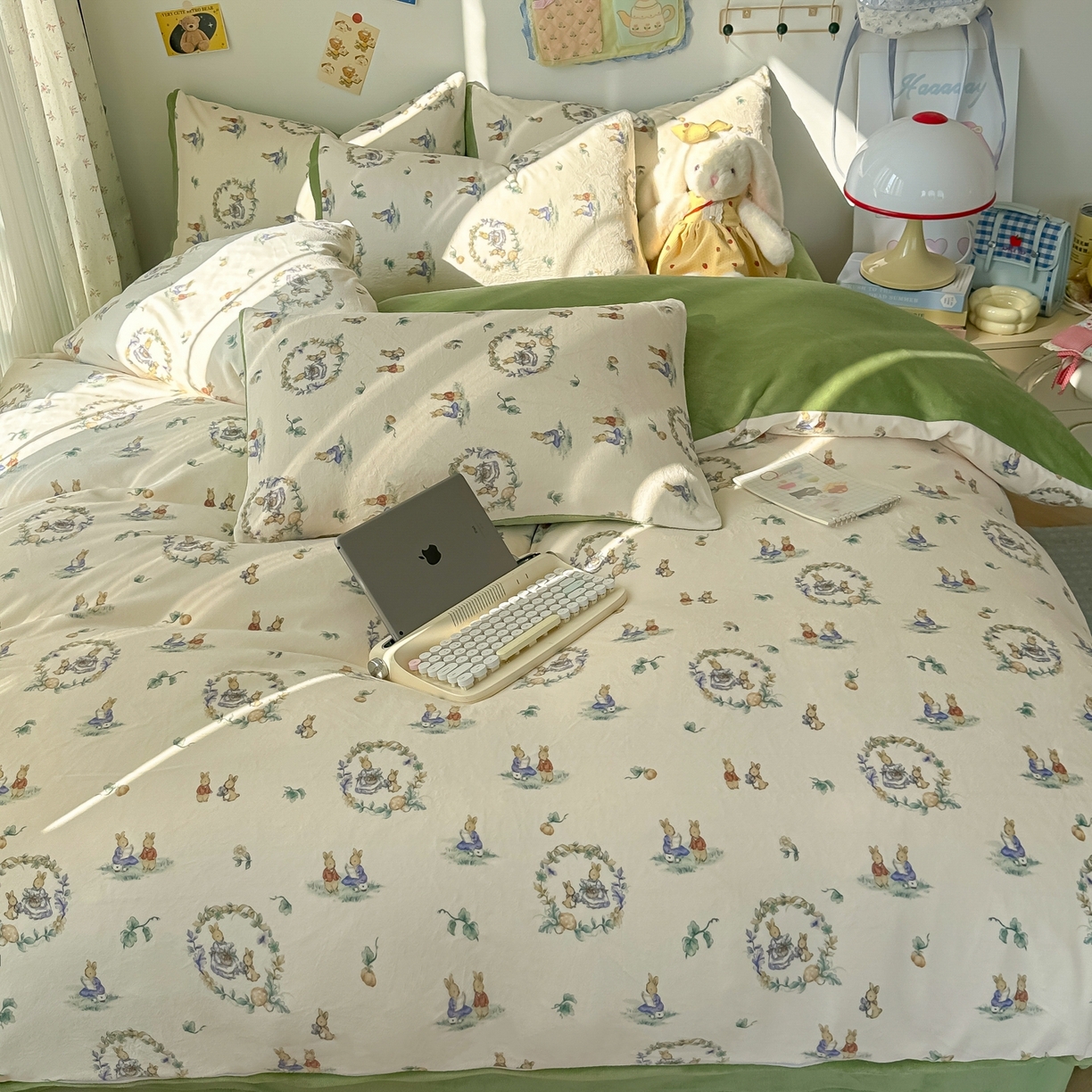 91家纺网 家纺一手货源 找家纺 韩巢家纺 2025新款高克重牛奶绒四件套冬季绒床品被套床单三件套 小兔幻境