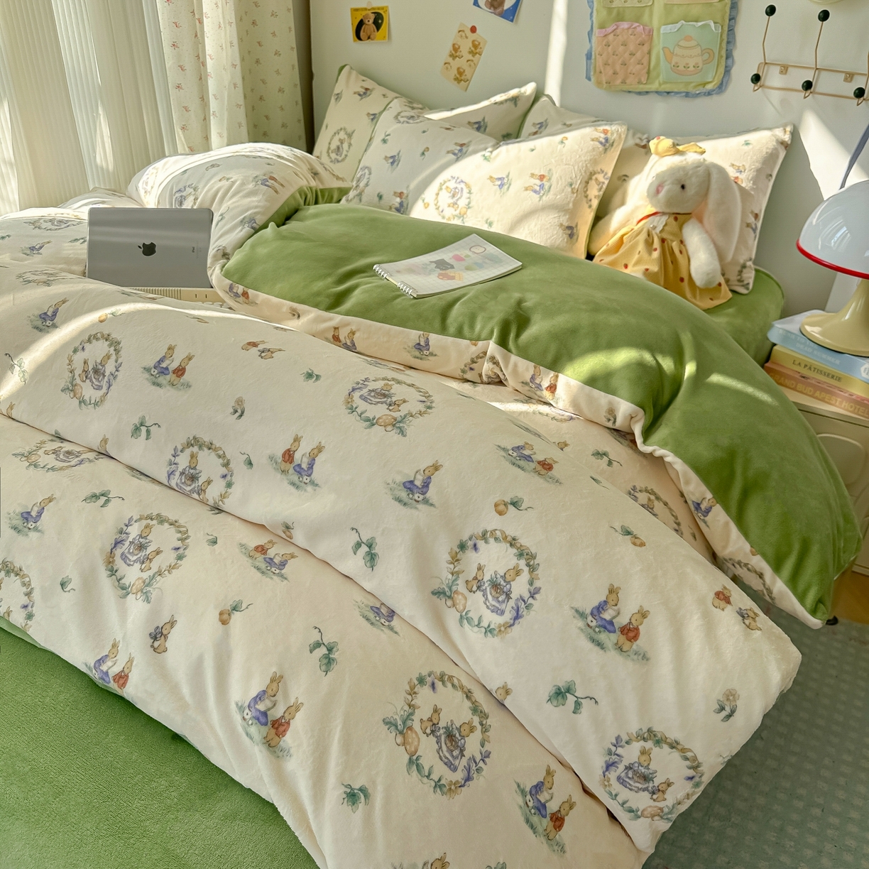 91家纺网 家纺一手货源 找家纺 韩巢家纺 2025新款高克重牛奶绒四件套冬季绒床品被套床单三件套 小兔幻境