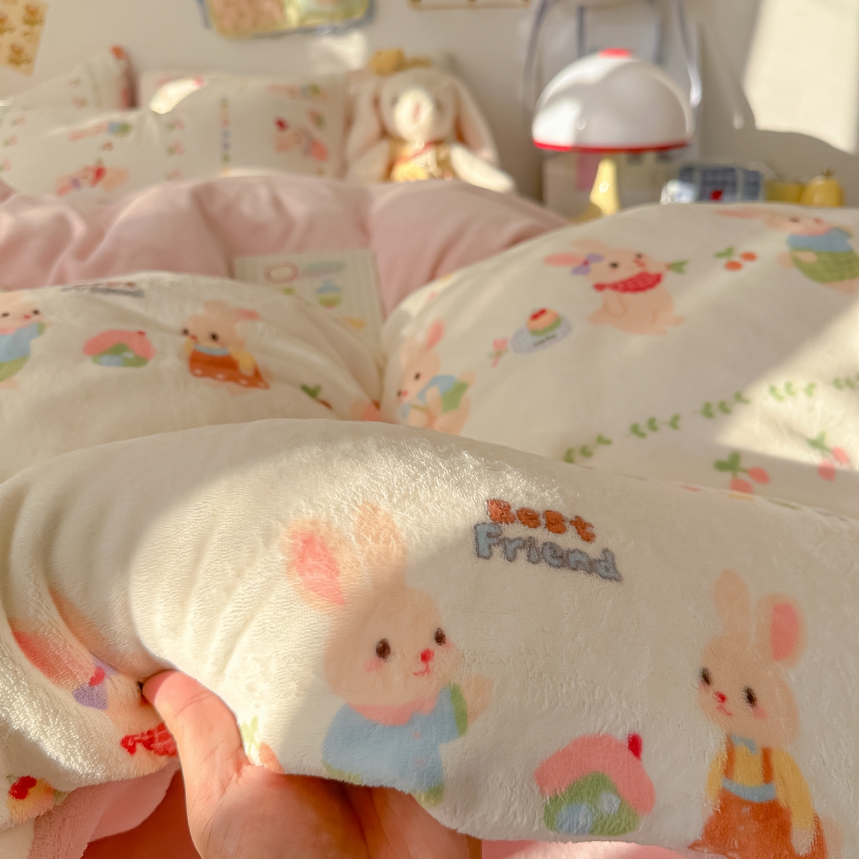 91家纺网 家纺一手货源 找家纺 韩巢家纺 2025新款高克重牛奶绒四件套冬季绒床品被套床单三件套 小兔派对