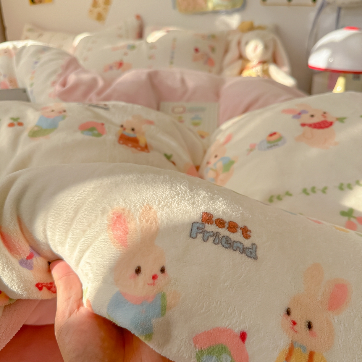 91家纺网 家纺一手货源 找家纺 韩巢家纺 2025新款高克重牛奶绒四件套冬季绒床品被套床单三件套 小兔派对