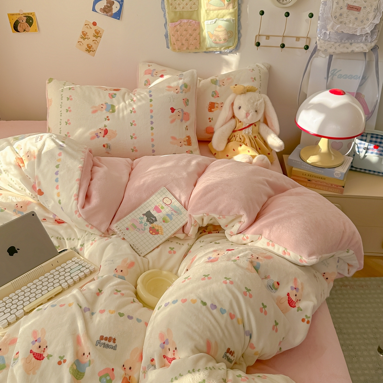 91家纺网 家纺一手货源 找家纺 韩巢家纺 2025新款高克重牛奶绒四件套冬季绒床品被套床单三件套 小兔派对