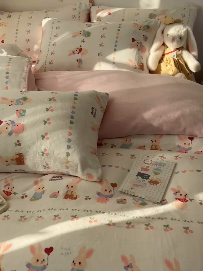 91家纺网 家纺一手货源 找家纺 韩巢家纺 2025新款高克重牛奶绒四件套冬季绒床品被套床单三件套 小兔派对