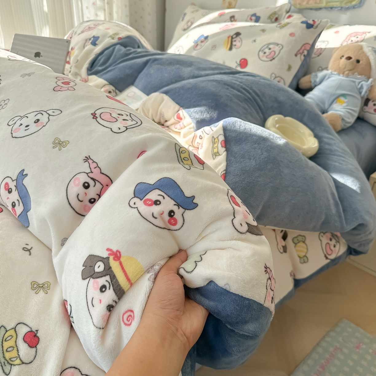 91家纺网 家纺一手货源 找家纺 韩巢家纺 2025新款高克重牛奶绒四件套冬季绒床品被套床单三件套 小小新