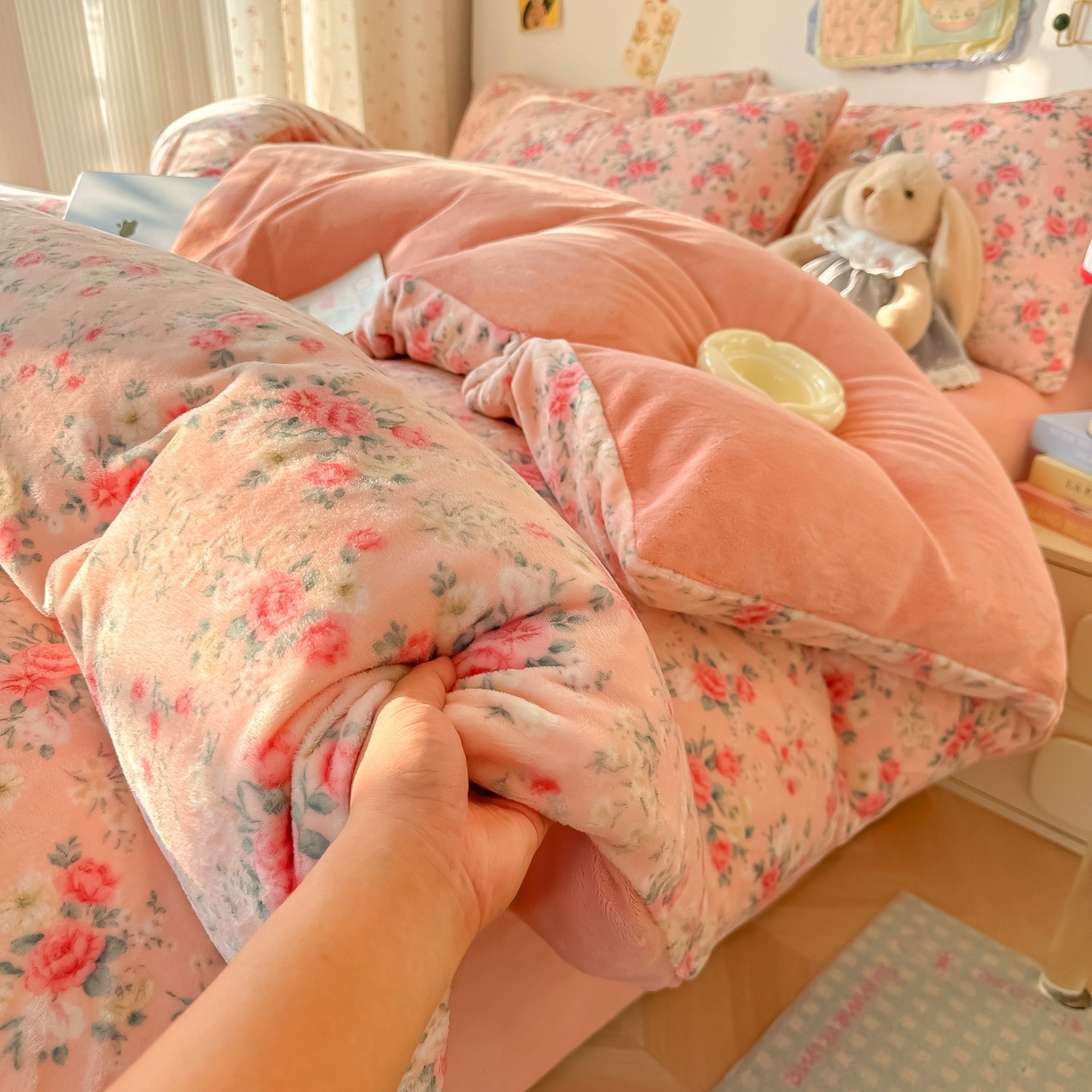 91家纺网 家纺一手货源 找家纺 韩巢家纺 2025新款高克重牛奶绒四件套冬季绒床品被套床单三件套 星辰闪烁