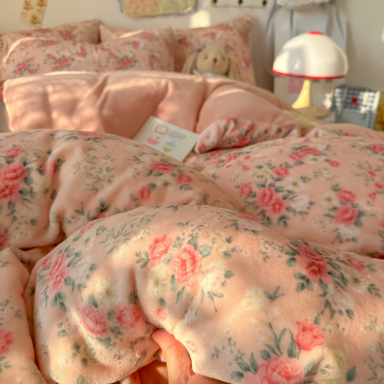 91家纺网 家纺一手货源 找家纺 韩巢家纺 2025新款高克重牛奶绒四件套冬季绒床品被套床单三件套 星辰闪烁