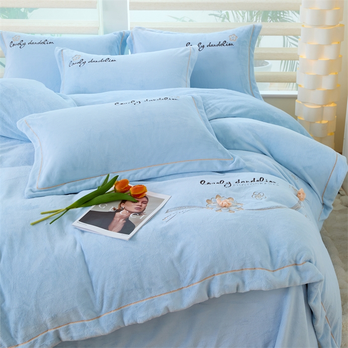 91家纺网 家纺一手货源 找家纺 （总）畅畅家纺 2025新款宽边加厚9斤加厚300克全消光超柔牛奶绒宽边刺绣手工订花绣花工艺四件套末花系列