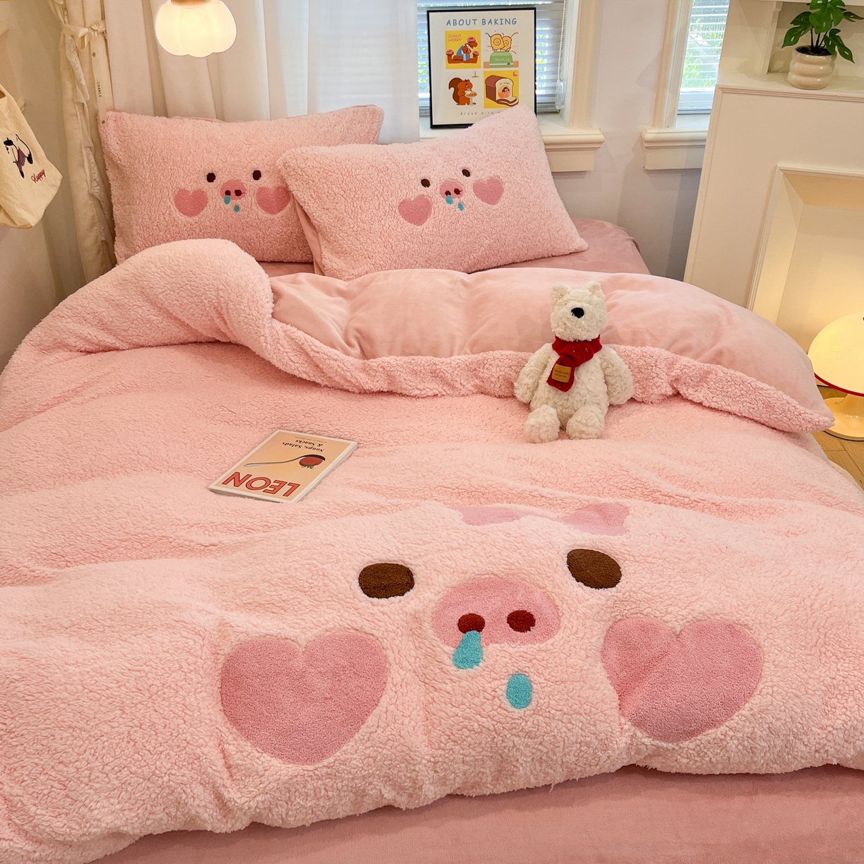 91家纺网 家纺一手货源 找家纺 乐坊 2025新款大阪羊羔绒牛奶绒卡通四件套冬季加厚保暖 爱心猪猪-粉