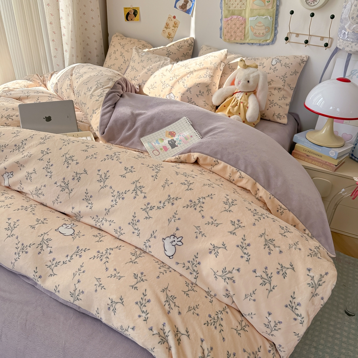 91家纺网 家纺一手货源 找家纺 韩巢家纺 2025新款高克重牛奶绒四件套冬季绒床品被套床单三件套 枝枝兔