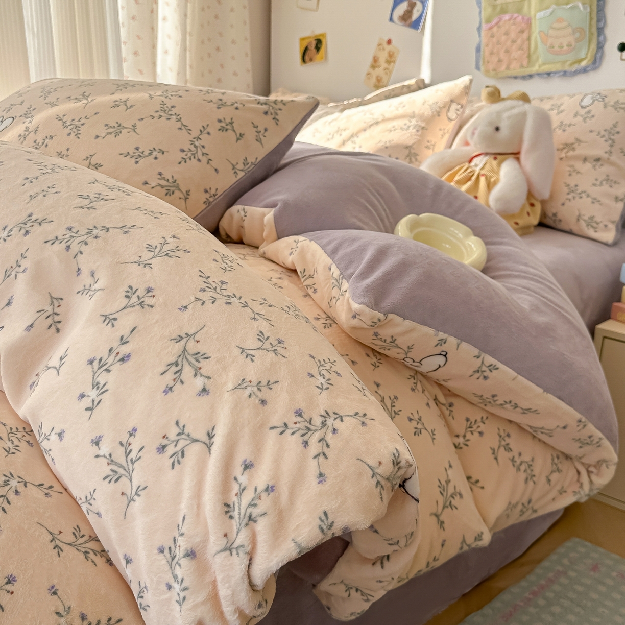 91家纺网 家纺一手货源 找家纺 韩巢家纺 2025新款高克重牛奶绒四件套冬季绒床品被套床单三件套 枝枝兔