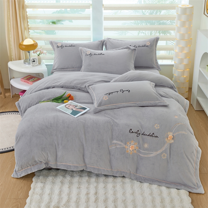 畅畅家纺 2025新款宽边加厚9斤加厚300克全消光超柔牛奶绒宽边刺绣手工订花绣花工艺四件套末花系列 末花-高级灰