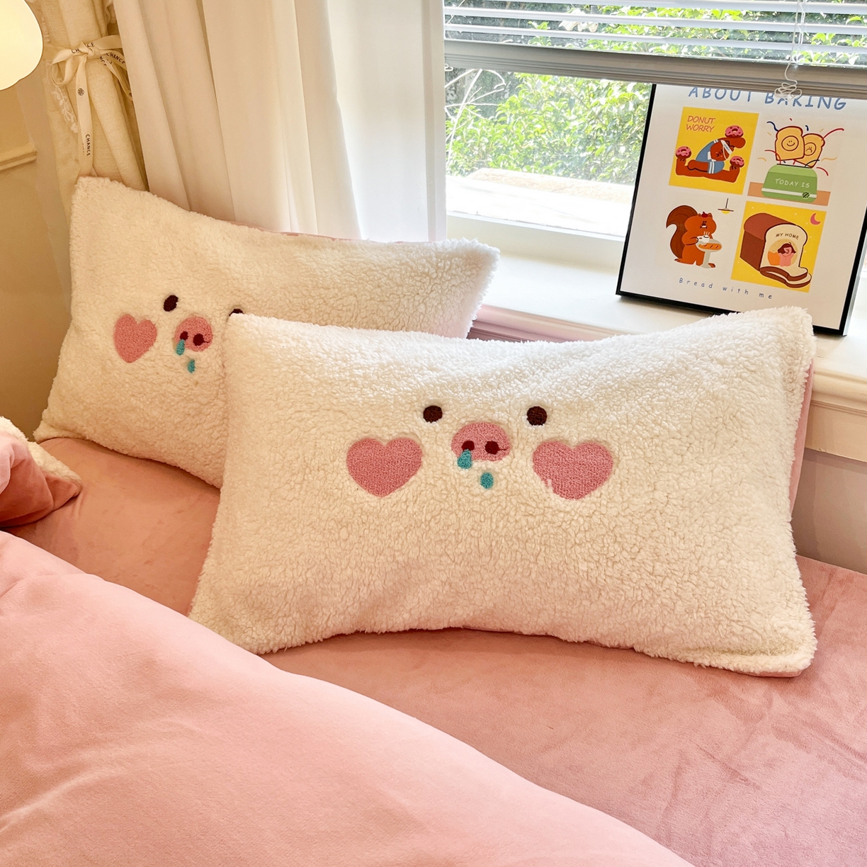 91家纺网 家纺一手货源 找家纺 乐坊 2025新款大阪羊羔绒牛奶绒卡通四件套冬季加厚保暖 爱心猪猪-白粉