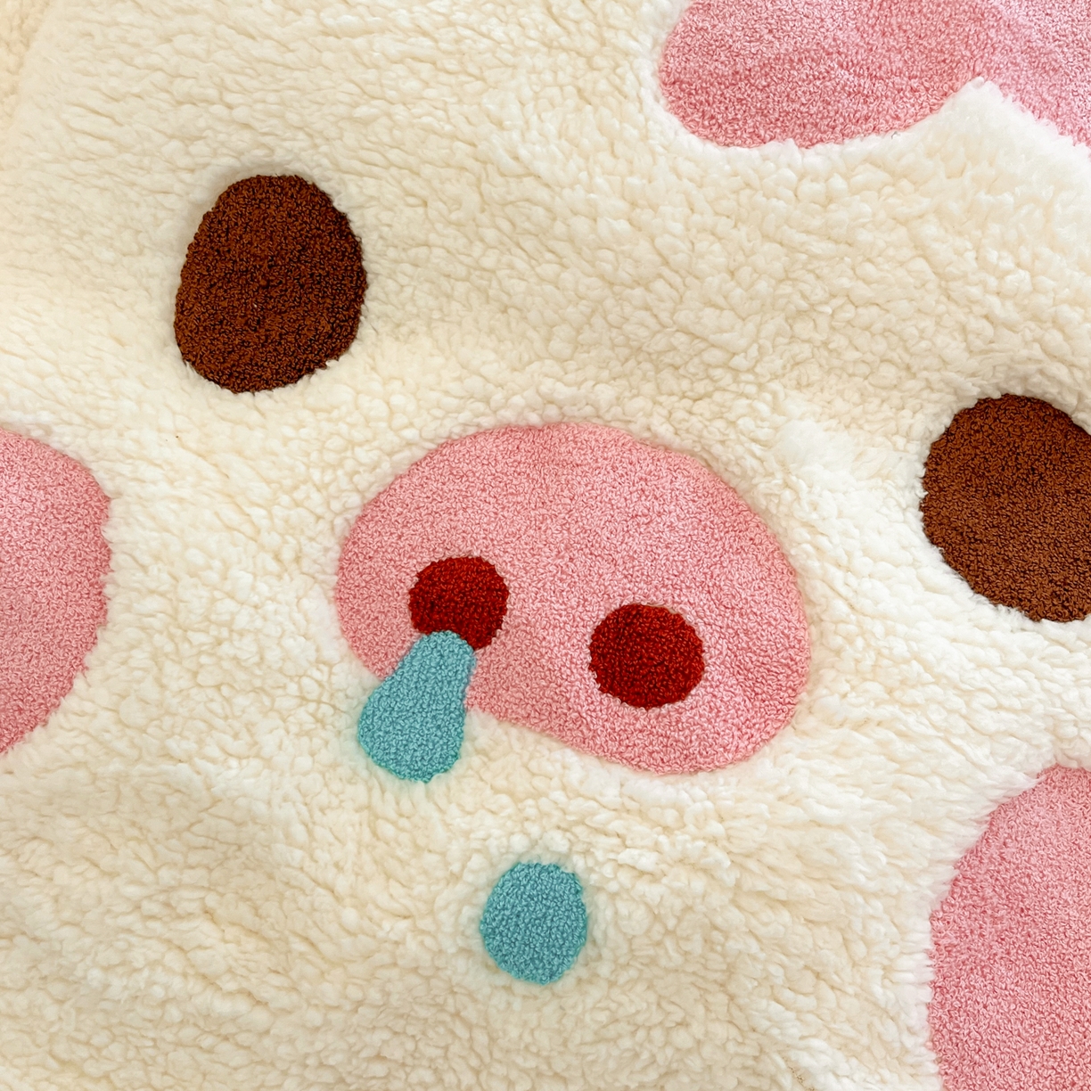 91家纺网 家纺一手货源 找家纺 乐坊 2025新款大阪羊羔绒牛奶绒卡通四件套冬季加厚保暖 爱心猪猪-白粉