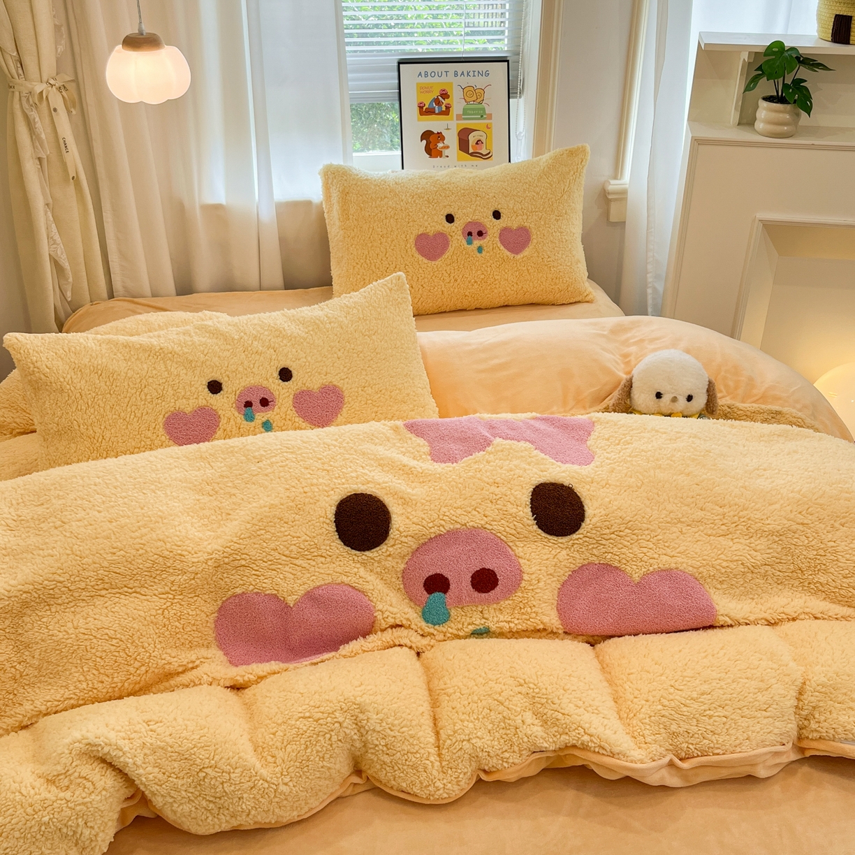 91家纺网 家纺一手货源 找家纺 乐坊 2025新款大阪羊羔绒牛奶绒卡通四件套冬季加厚保暖 爱心猪猪-黄