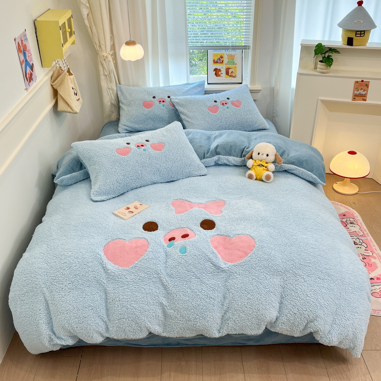 91家纺网 家纺一手货源 找家纺 乐坊 2025新款大阪羊羔绒牛奶绒卡通四件套冬季加厚保暖 爱心猪猪-蓝