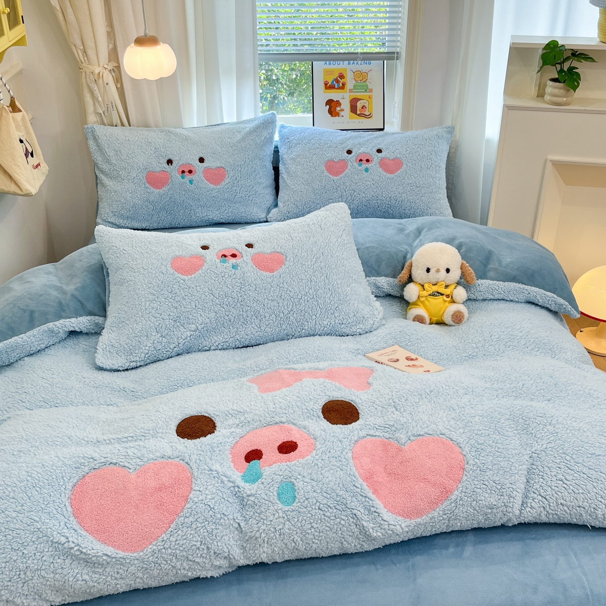 91家纺网 家纺一手货源 找家纺 乐坊 2025新款大阪羊羔绒牛奶绒卡通四件套冬季加厚保暖 爱心猪猪-蓝
