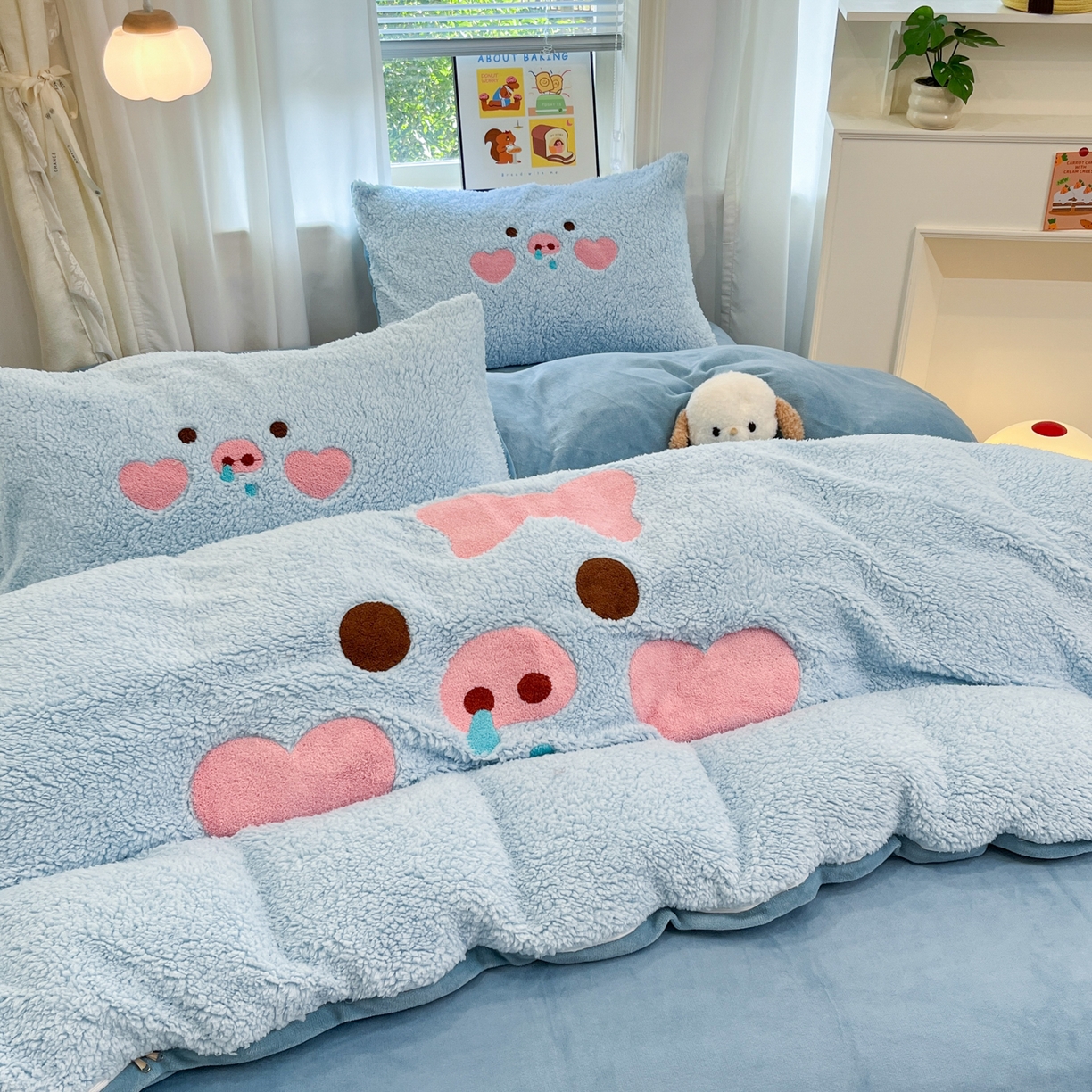 91家纺网 家纺一手货源 找家纺 乐坊 2025新款大阪羊羔绒牛奶绒卡通四件套冬季加厚保暖 爱心猪猪-蓝