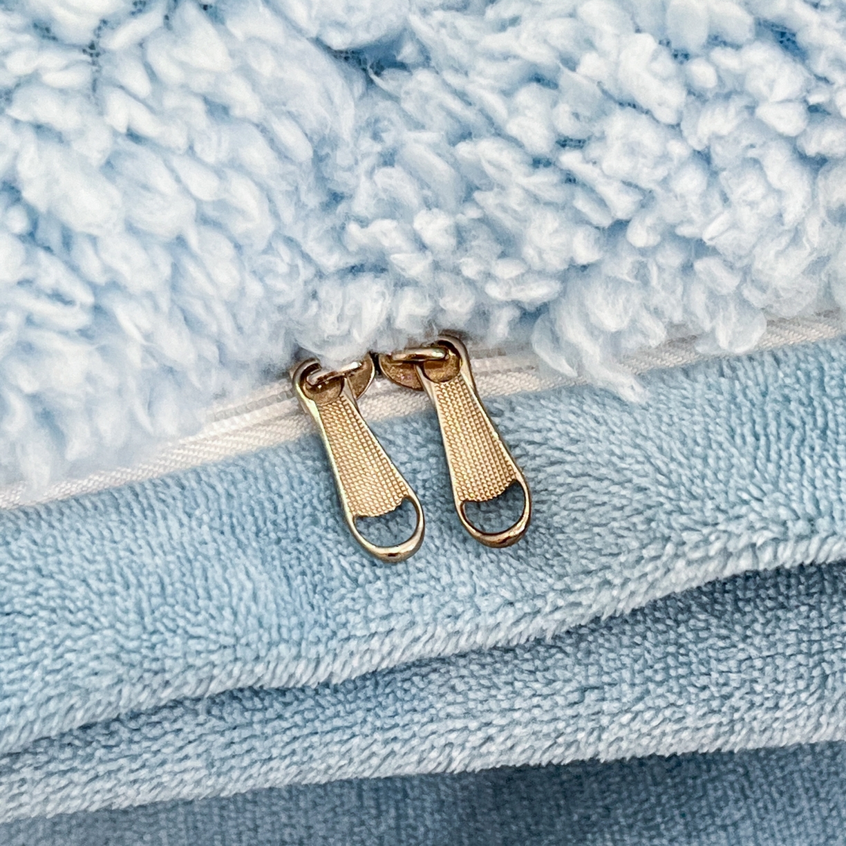 91家纺网 家纺一手货源 找家纺 乐坊 2025新款大阪羊羔绒牛奶绒卡通四件套冬季加厚保暖 爱心猪猪-蓝