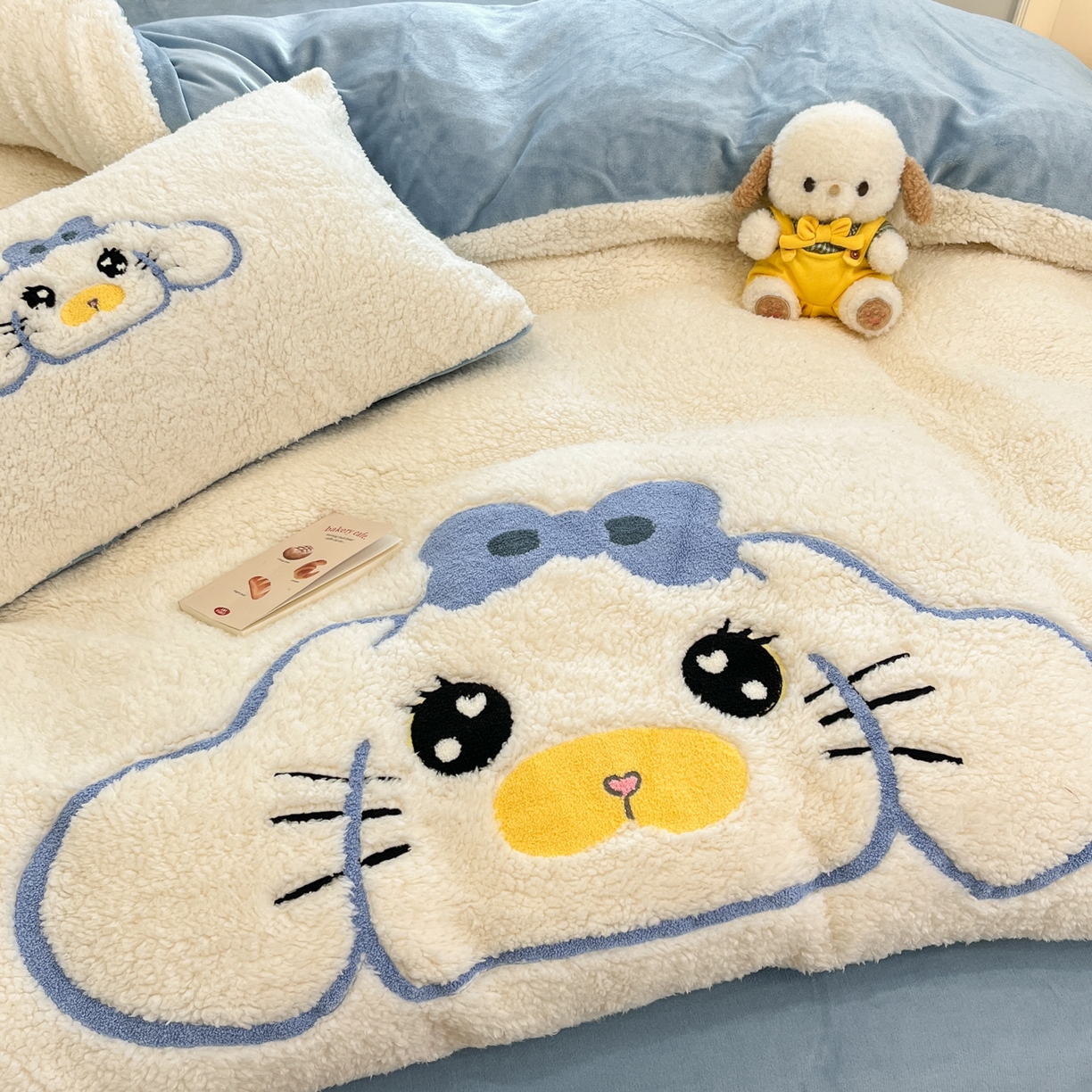 91家纺网 家纺一手货源 找家纺 乐坊 2025新款大阪羊羔绒牛奶绒卡通四件套冬季加厚保暖 大耳鼠狗-白蓝